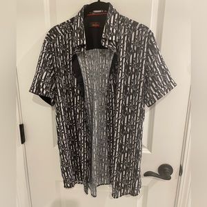 Men’s black and white short sleeve tropical button down shirt